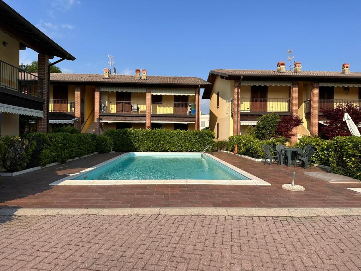 Pool - Marge Apartment - By Host4U Паденге-суль-Гарда Екстер'єр фото